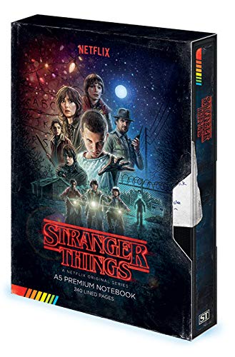 TACCUINO STRANGER THINGS VHS PREMIUM NOTEBOOK - Formato A5. Include stickers-PI- nuvolosofumetti.